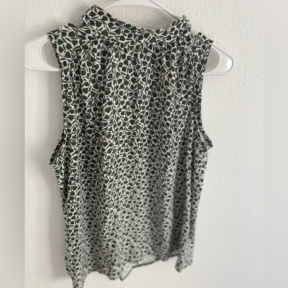 Ann Taylor Sleeveless Blouse. Size Small. In Like-New Condition.